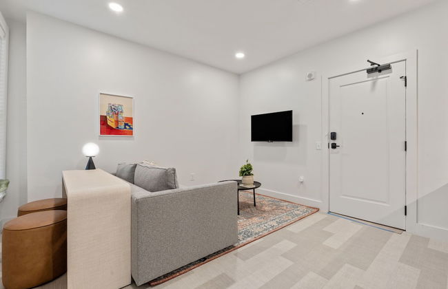 The Continental, powered by Placemakr - Downtown - Market Square - Photo 48