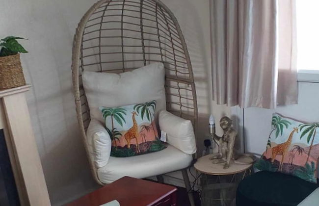 2 Bed Chalet Sleeps 5 - Pets, Parking, Near Beach - Foto 8