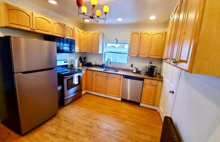 Near Train Station Gorgeous 3-Bedroom Apartment with Patios - Foto 7