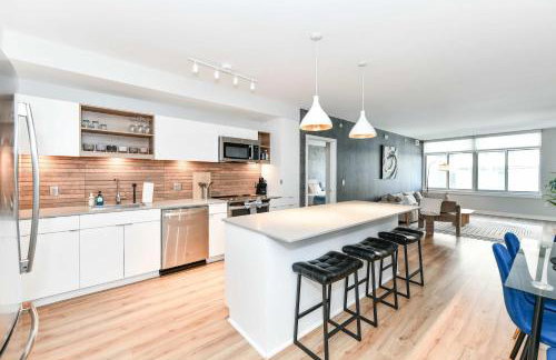 Urban 2BR Oasis with Scenic Rooftop and Gym - Foto 57