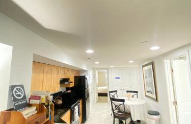 Lovely Remodeled 2bdrm Basement Home - Foto 31