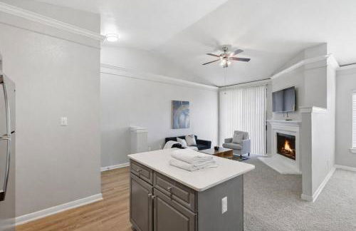 North Dallas 1BR Escape Modern Design Amenities - Photo 16