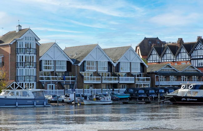 The Oars - Riverfront Property - From 300 Per Night - Foto 2