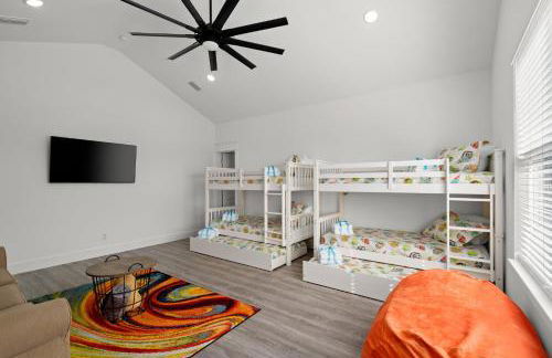 Brand NEW Expansive Coastal Home w/ Custom Furnishings Sleeps 15 - Photo 70