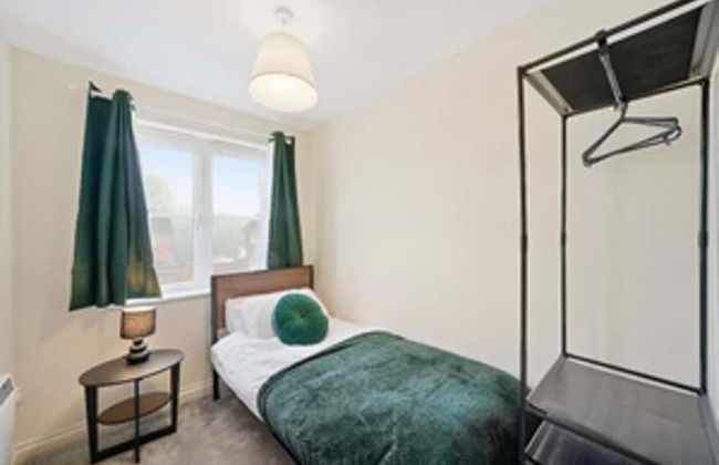 Stylish 2 bed Apt - Free Parking - Foto 1