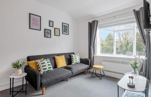 1Bed Contractor & Pilot flat - Parking & FAST WiFi - Foto 9