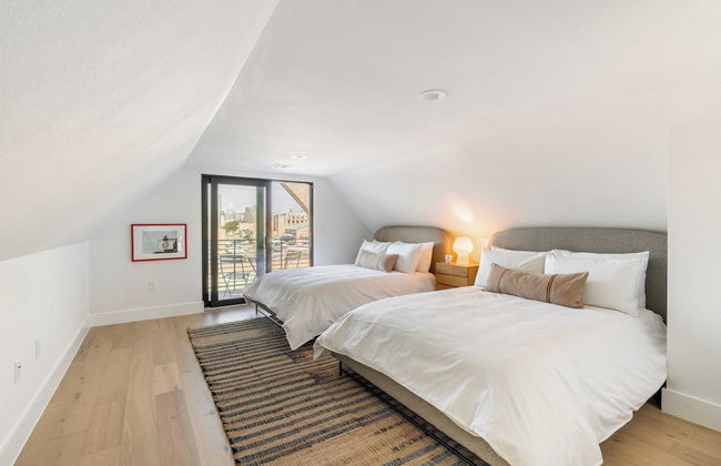 Modern Retreat w/ Pool, Guest House & Deck Lounge Henley by Avantstay - Foto 28