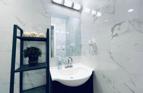 Luxe City Hall Suite by Rittenhouse Square - Photo 11