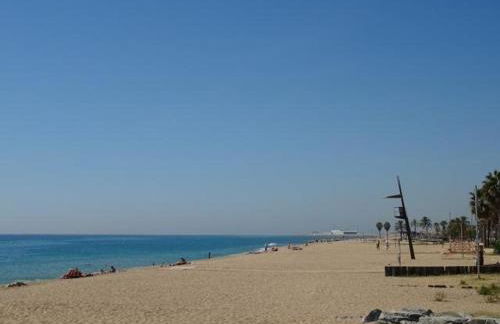 Duplex en frente de la playa al lado de Barcelona - Foto 3