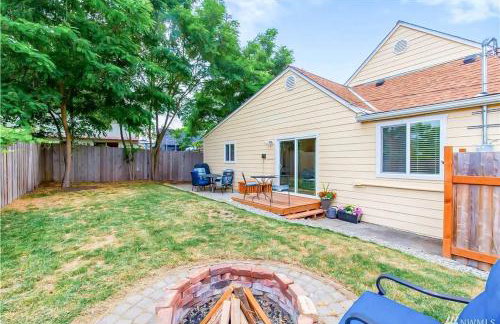 Stylish Modern Farmhouse wYard 10 mins from DT - Foto 49