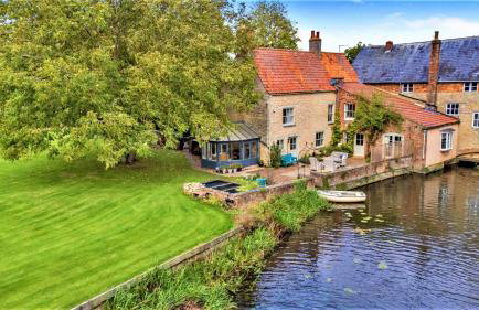 Finest Retreats - Islip Mill House - Beautiful Riverside Home - Photo 1
