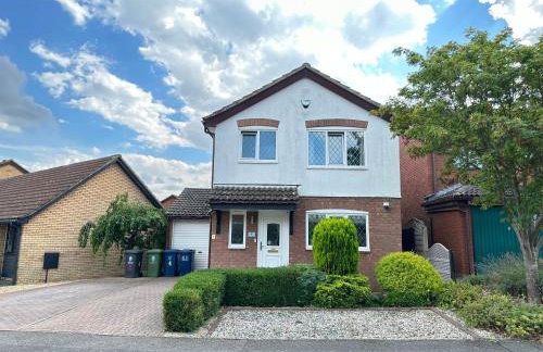 Modern 3 bed House with two bathrooms! Free parking! - Foto 1