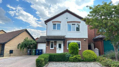 Modern 3 bed House with two bathrooms! Free parking! - Foto 1