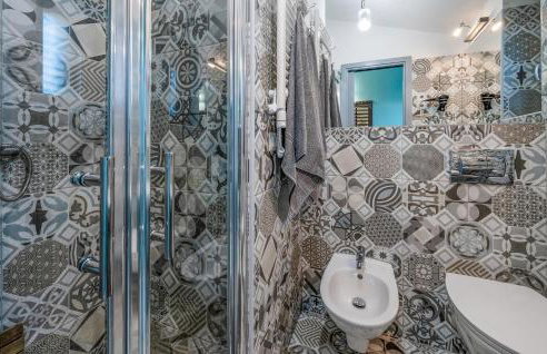 Gorgeous Apartment In Gondolici - Foto 25