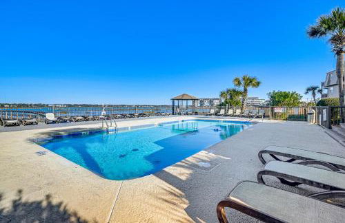 Waterfront Gem with Balcony in Garden City - Foto 21