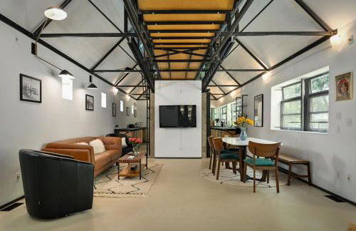 The Architect's Modern Castle - Photo 7