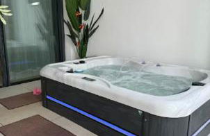 Luxury Apartment next to Golf Course in Marbella - Photo 22