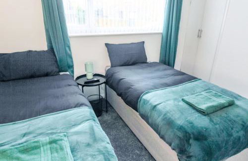 Modern 2BR Home in SK14, WIFI, Parking, Sleeps 5 - Foto 15