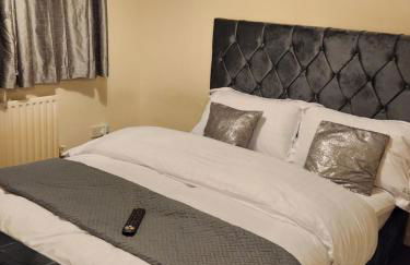 Captivating 3-Bed House in Kent - Photo 29