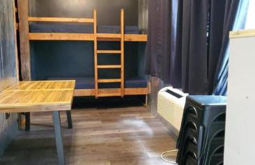 Relaxing Group Cabin with Fire Ring in Indiana - Foto 14