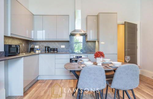 3-Bed, 3-Bath Apartment with Southsea Common Views - Photo 12