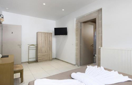 Villa Pasiphae - With Private Heated Pool - Photo 32