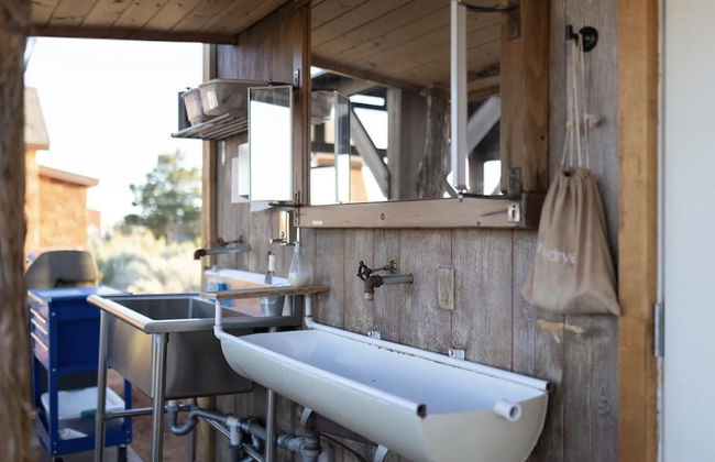 Cozy Glamping Retreat Between Zion & Bryce Canyon - Photo 7