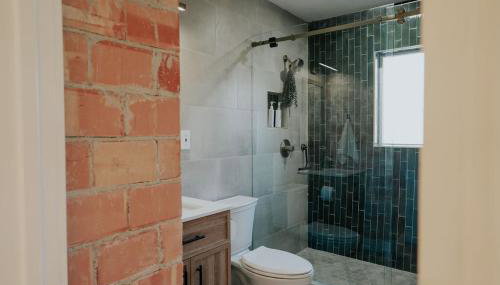 The Charlotte House With Soaking Tub, Arcade Game, Firepit - Foto 5