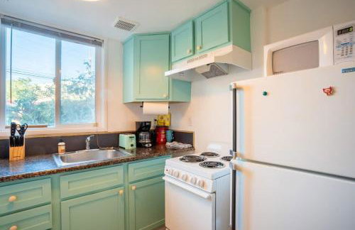 Garden Oasis Cozy Home Near Bart Shop with Parking - Photo 28