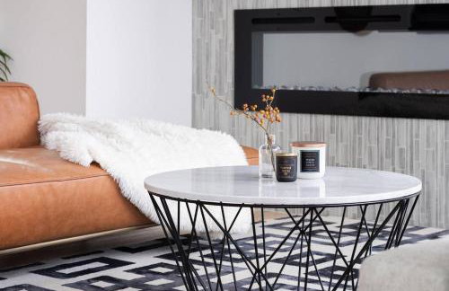 Designer Urban Retreat w Rooftop Deck & Fireplace - Foto 44