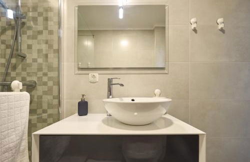 Cozy Beach House São Pedro Estoril - Foto 25