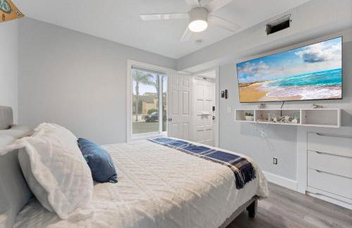 Searenity Suite- Peekaboo Ocean view 1 min walk to Beach - Photo 26