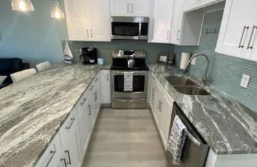 Beachfront Condo On Quiet Treasure Island- 1 Bed - Photo 7