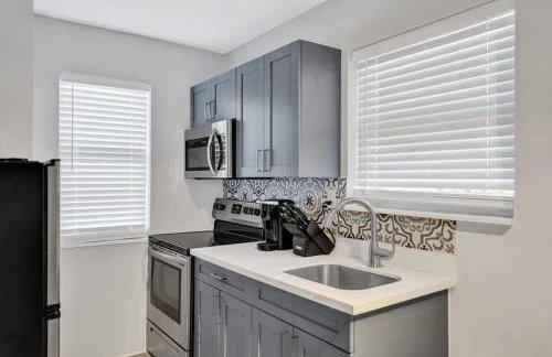 Rustic Retreats Beachy 1BR for 4 guests in the heart of Fort Lauderdale - Foto 3