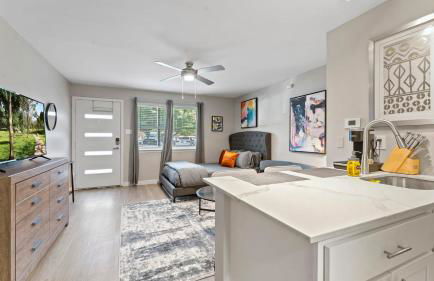 Cozy Efficiency Studios Close to Downtown and Domain - Foto 9