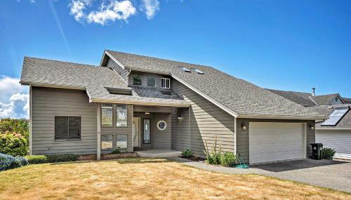 Chic Coos Bay Home with Pacific Ocean Views! - Foto 3