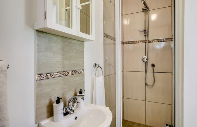 Unwind in Coastal Charm at Villa Santorini - Photo 44