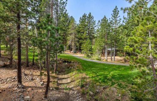 New Luxury Free Standing 4BR 4 and a halfBA Home Obsidian Reserve #146 Priv Hot Tub, 2-Car Garage Great Views - Foto 47