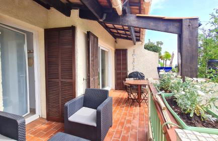 Bel appartement au calme avec terrasse aperçu mer, jardinet et piscine - Foto 19