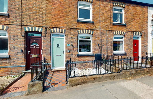 Modern 3-bed House on Tarporley High Street - Photo 24