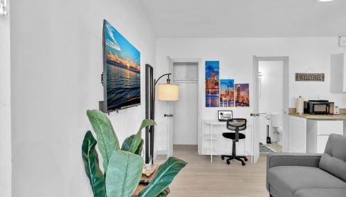 Young Circle & Hollywood Blvd Posh Studio Suite - Foto 5