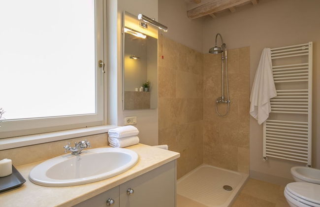 Plush Holiday Home in Cortona with Hot Tub - Foto 17