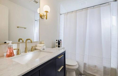 5min-Grant park with Fenced Yard, Parking and Pet Friendly - Photo 15