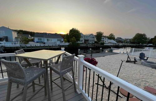 Waterfront retreat minutes from the beach - Foto 9