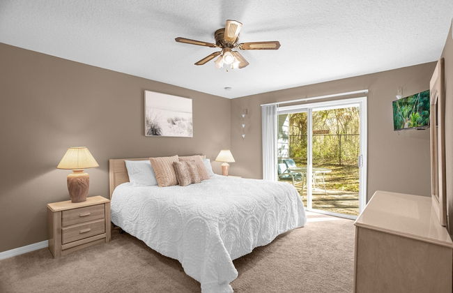 Upstay - Unbeatable Location Condo w Garden Patio - Photo 4