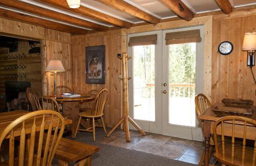 Grey Wolf Retreat by KABINO Sleeps 20 Commercial Kitchen Fire Pit WiFi Bunk Beds - Foto 17