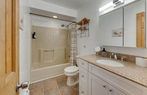 Game Room, Hot Tub and Fire Pit Pocono Lake Escape! - Foto 21