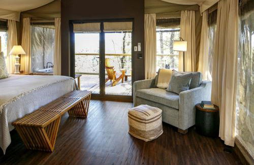 Secluded Glamping Tree Tent with Outdoor Soaking Tub & Private Pizza Oven Near Waterfalls, Zirconia, NC - Foto 5