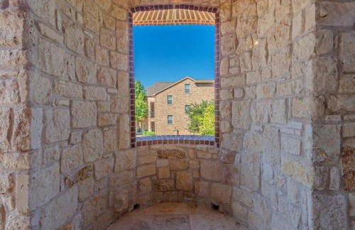 The Castle! by the Lake with Pool & Balcony West Plano - Foto 48