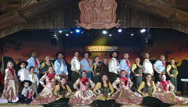 Bailarines de la Churrascaria Garfo e Bombacha